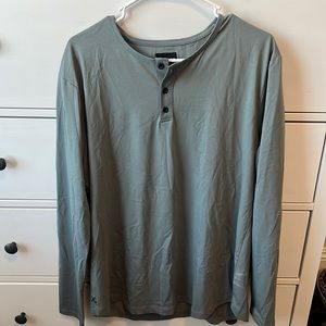 Cuts Curve-Hem Men’s Long Sleeve Henley